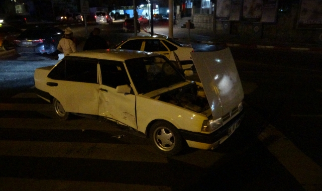 Malatya’da iki otomobil çarpıştı: 2 yaralı