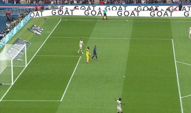 Mbappe kariyerinin en kolay golünü attı!
