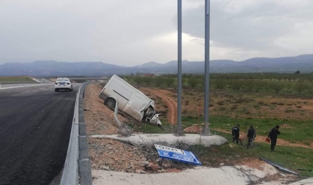 Minibüs şarampole uçtu! 1 ölü, 2 yaralı