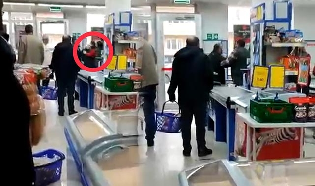Müşteri ve kasiyerin ürün değiştirme kavgası