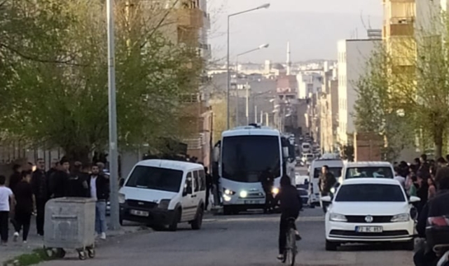 Nişan atan çiftin aileleri arasında kavga çıktı