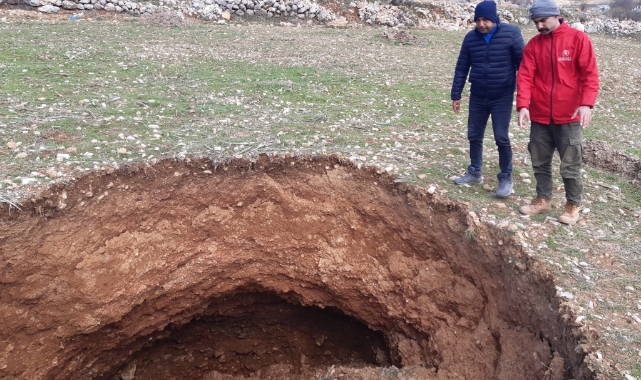 Nurhak’ta deprem sonrası obruklar oluşmaya başladı