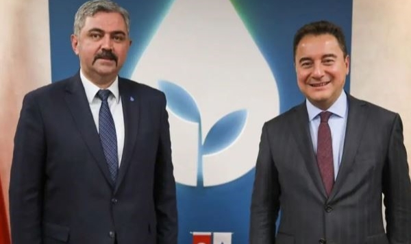 Önce BBP'den şimdi de DEVA Partisi'nden istifa etti!