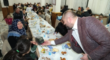 Orhaneli Belediye Başkanı Aykurt depremzedelerle iftar sofrasında buluştu