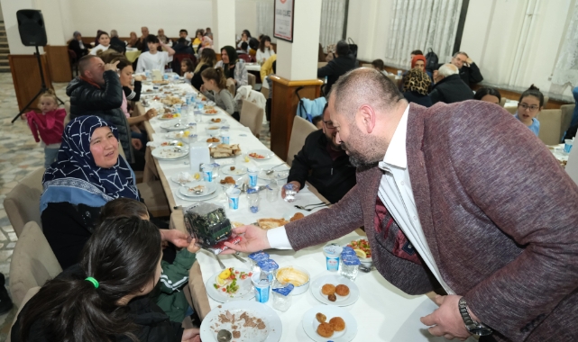 Orhaneli Belediye Başkanı Aykurt depremzedelerle iftar sofrasında buluştu