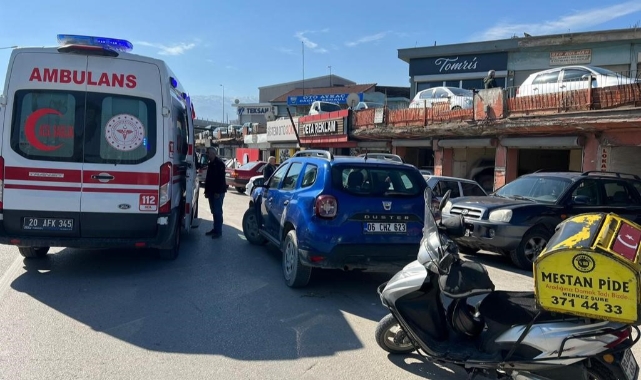 Otomobille çarpışan motosikletli yaralandı