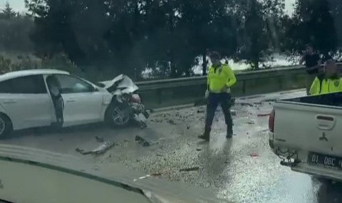 Otoyolda 3 zincirleme kaza! 10 yaralı