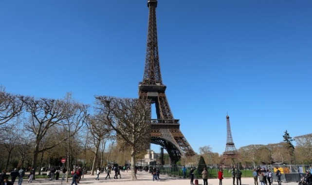 Paris'te artık 2 Eyfel Kulesi var!