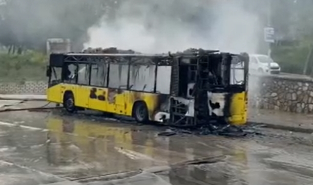 Park halindeki otobüste yangın