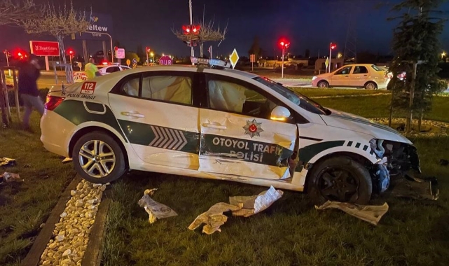 Polis aracı ile otomobil çarpıştı! 3’ü polis 6 yaralı