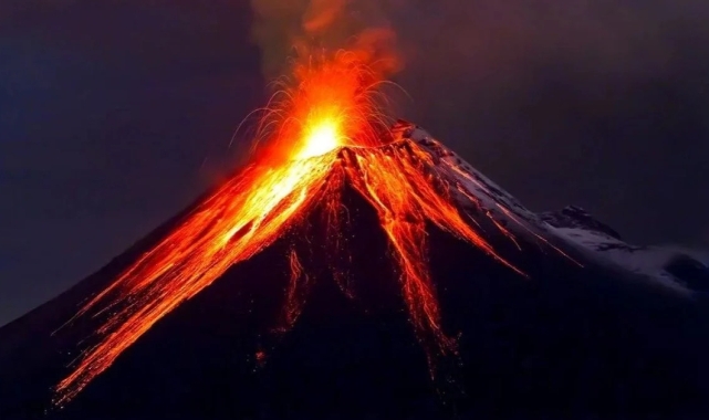 Popocatepetl Yanardağı'ndan kül yağışı
