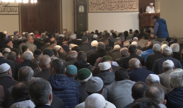 Ramazan ayının son cuması Ulucami doldu taştı