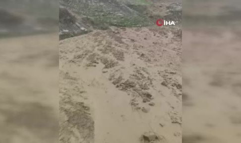 Sağanak heyelana neden oldu
