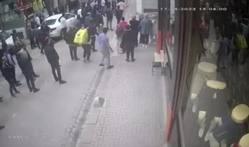 Sosyal medyaya video çekerken evi yaktı