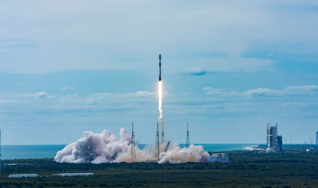 SpaceX uzaya 21 adet Starlink uydusu fırlattı