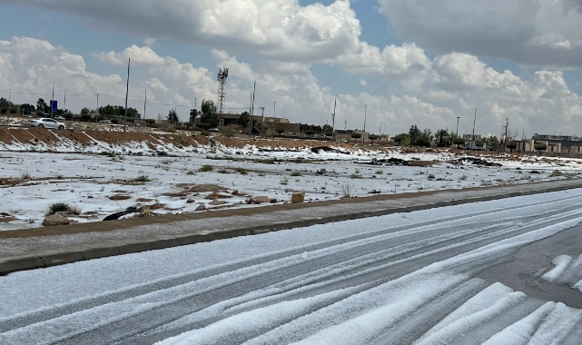 Suudi Arabistan’da dolu yağışı hayatı felç etti