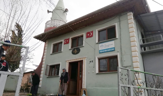Tarihi camide korkutan yangın