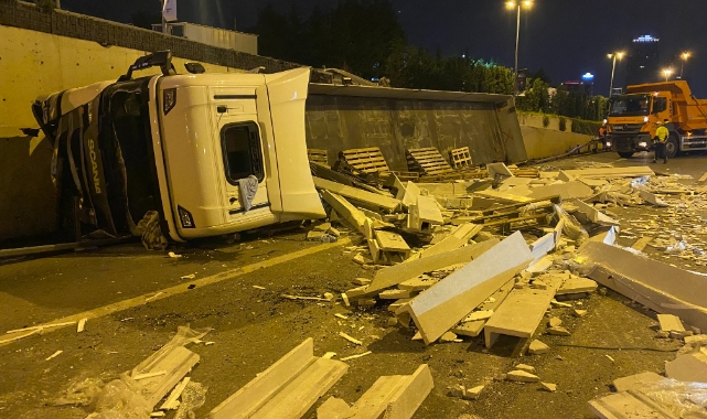 TIR yol ayrımından d-100 karayoluna düştü