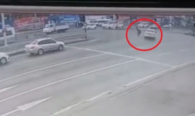 Trafik ışıklarına aldırış etmedi, ölümle burun buruna geldi
