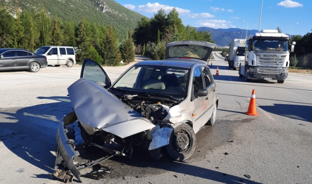 Trafik kazasında 6'sı çocuk 13 kişi yaralandı