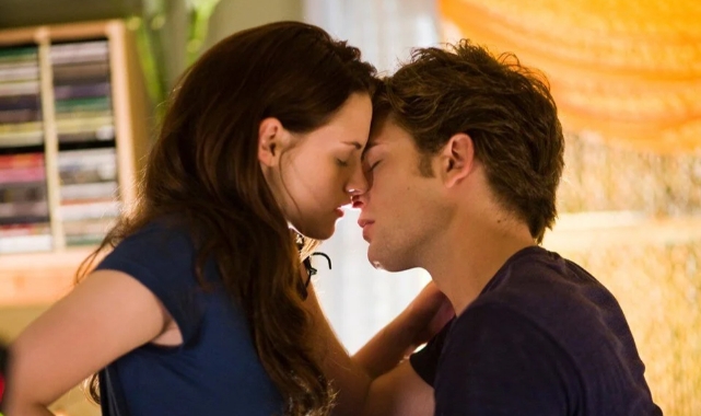 "Twilight" serisi dizi oluyor