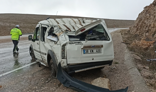 Yağmurla kayganlaşan yol kazaya neden oldu