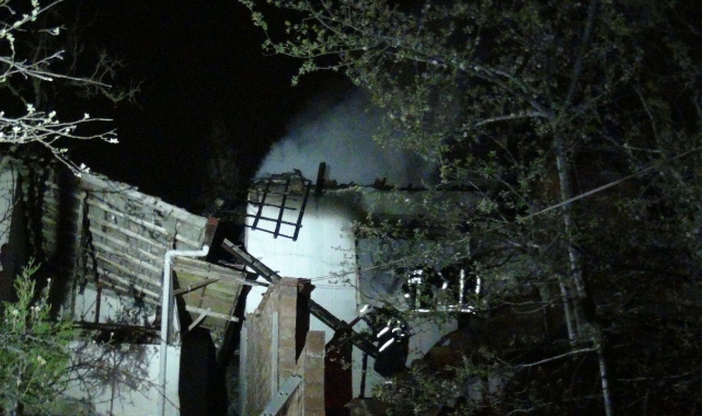 Yangında ev kullanılamaz hale geldi