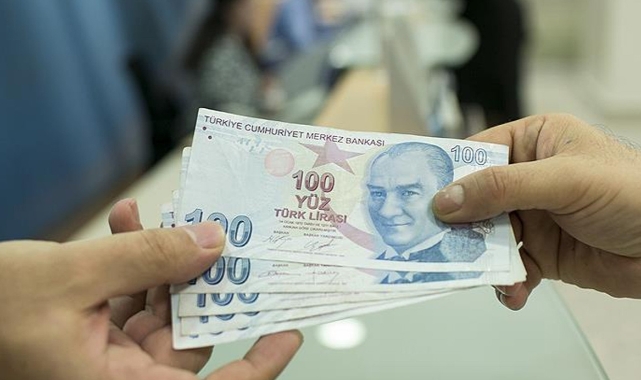 Yardım adı altında zorla kitap satarak para topladı!