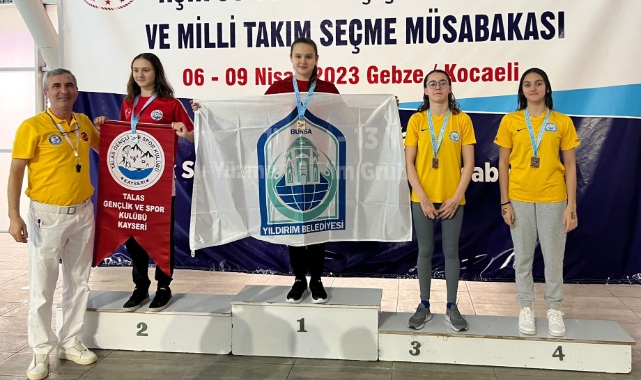 Yıldırım'ın altın kulaçlarından 15 madalya