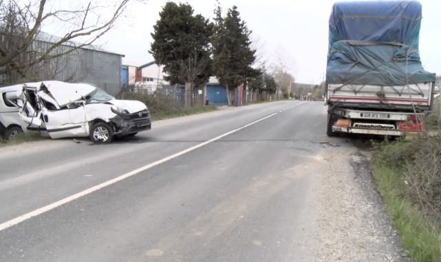 Yol kenarındaki TIR'a arkadan çarptı