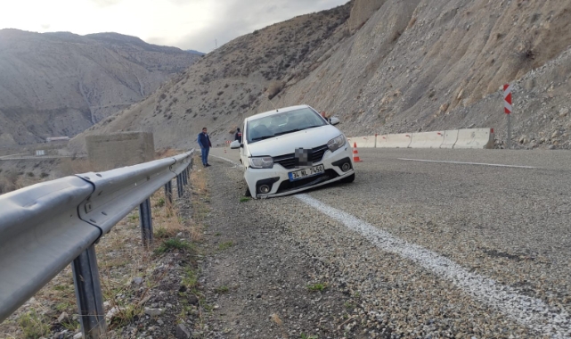 Yola düşen taşlar kazaya neden oldu