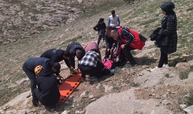 Yüksekten düşen genç kız yaralandı