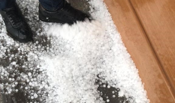 Yumurta büyüklüğünde dolu yağdı