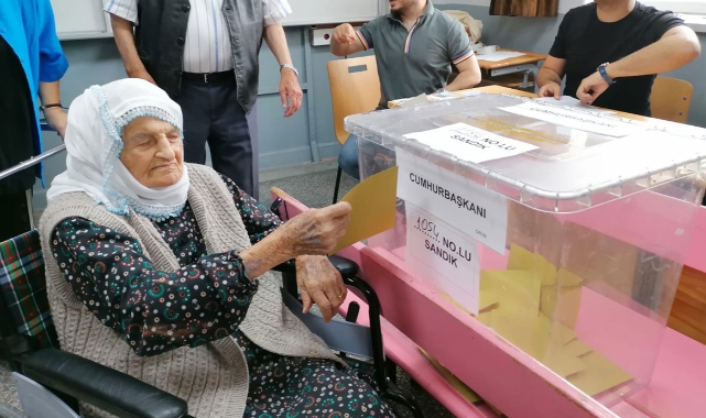 101 yaşında sandık başında!
