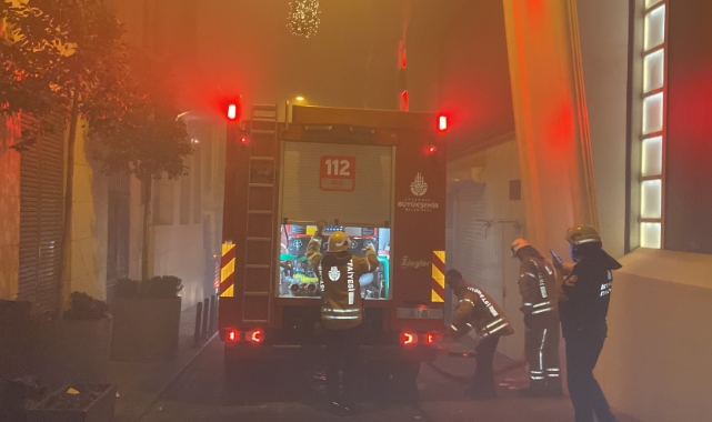 2 katlı gece kulübünde korkutan yangın