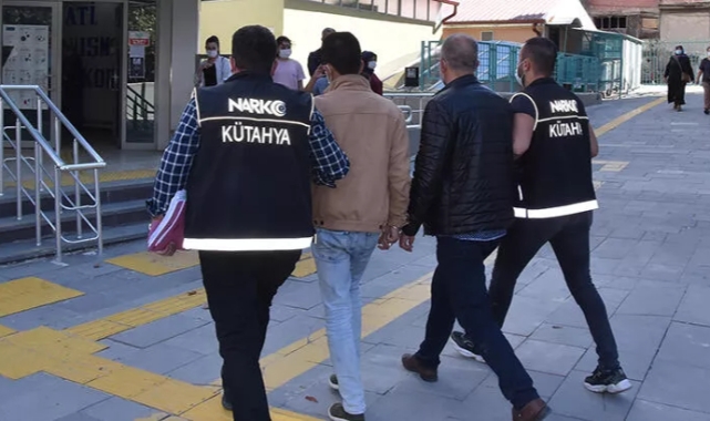 2 şahsın üzerinde uyuşturucu ele geçirildi