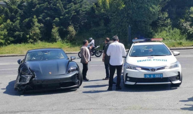 8 milyon lira değerindeki lüks araç kaza yaptı