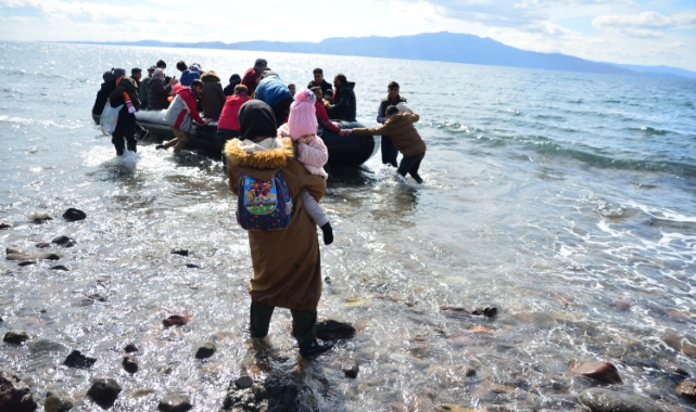AB'den Yunanistan'a düzensiz göçmen resti
