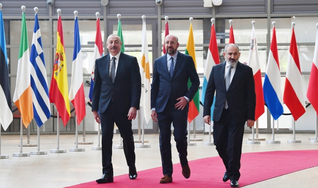 AB Genel Merkezinde kritik görüşme başladı