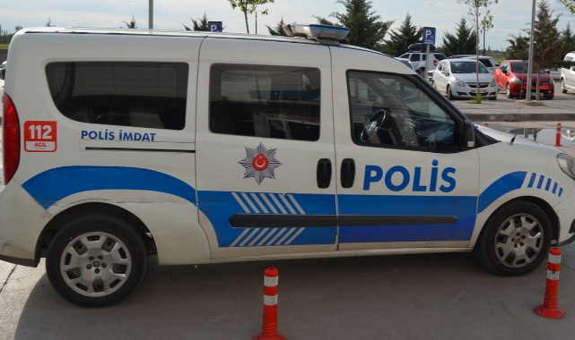 Ablasının sevgilisini göğsünden bıçakladı