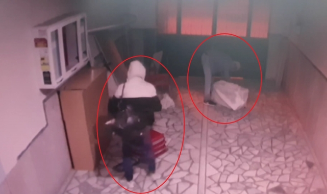 Ağır hasarlı binaya girip kombi çaldılar