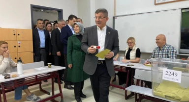 Ahmet Davutoğlu oy kullandı