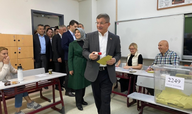 Ahmet Davutoğlu oy kullandı