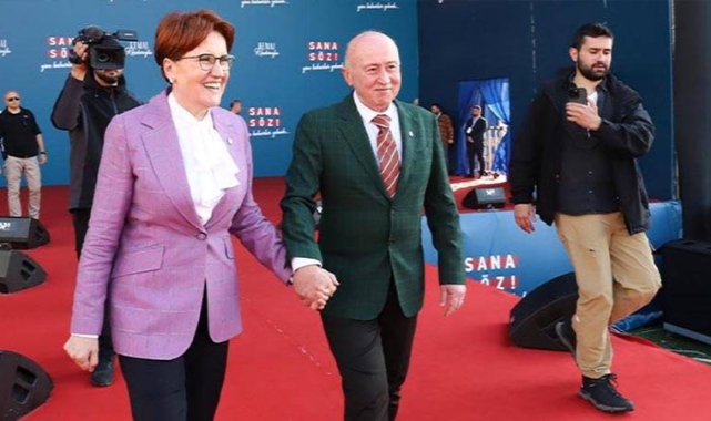 Akşener'den bir ilk! Sahneye eşiyle çıktı