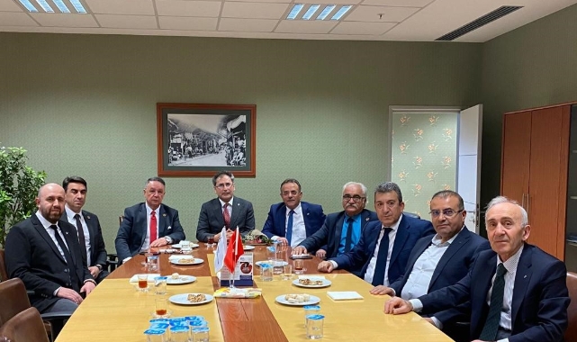 Alfatlı: “Meydanlardan teröristlere selam veriyorlar”