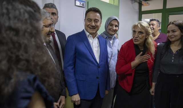 Ali Babacan: "Büyük bir demokrasi hikayesi yazıyoruz"