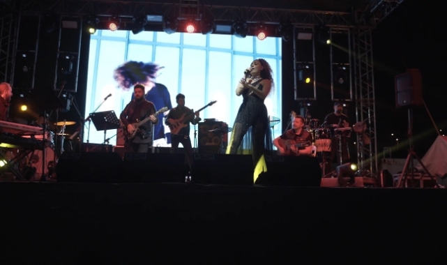 Altınova Gençlik Festivali’nde gençler coştu