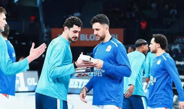 Anadolu Efes depremzedeler için binlerce kitap topladı