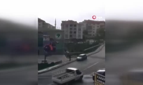 Ankara'daki fırtına birçok ilçeyi etkiledi