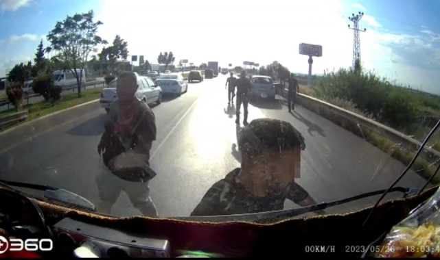 Antalya'da trafikte yol vermeme kavgası